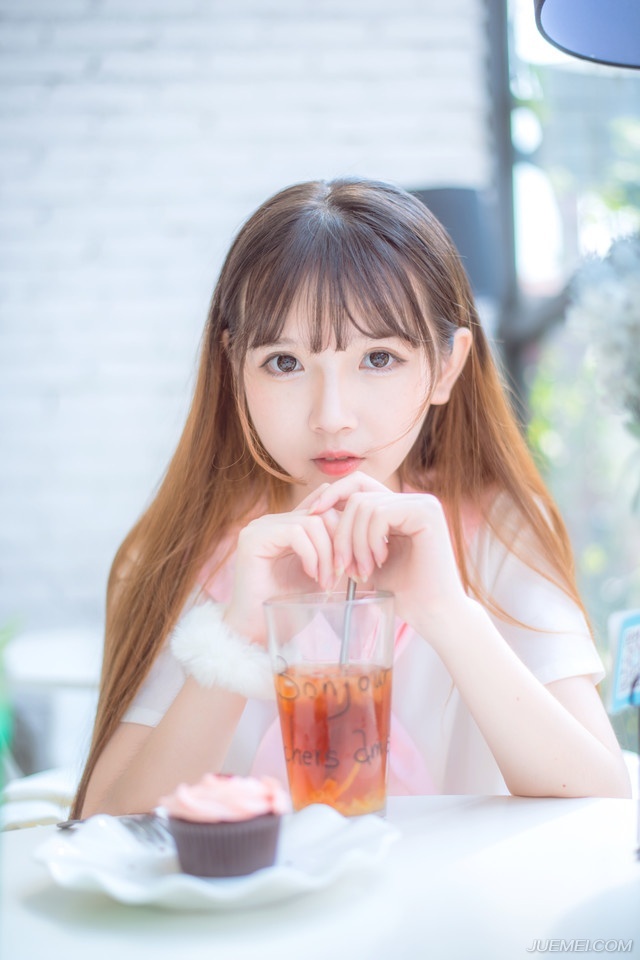 “主公？”堂下，传讯的将士担忧的看向孙权。